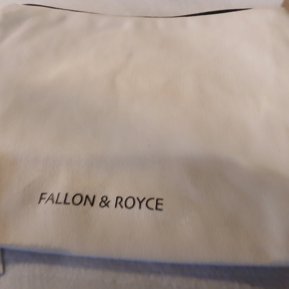 Hello Weekend White Pouch - Picture 5 of 5
